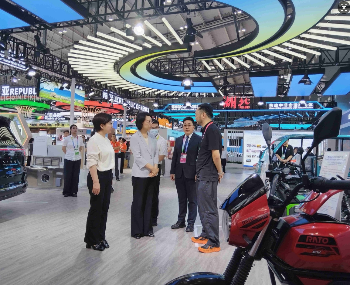 潤通電摩新品亮相中非博覽會(huì)，引領(lǐng)綠色出行新潮流